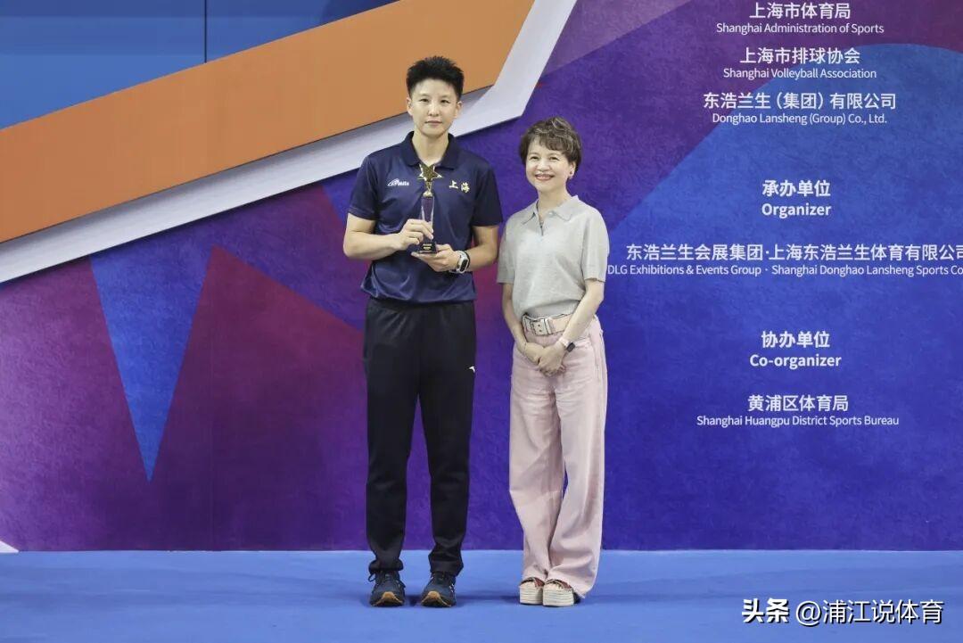 上海明日之星邀请赛落下帷幕，女排名将张磊率领上海青年女排首夺该项赛事冠军，吴胜执