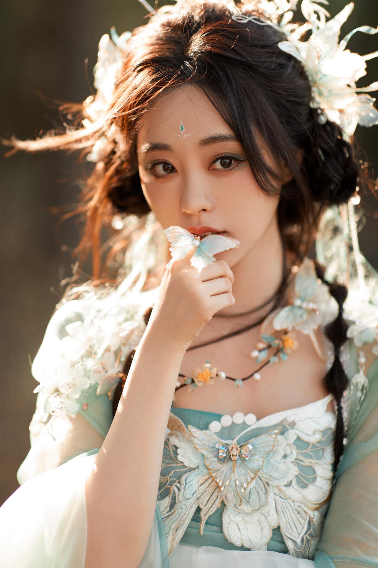 祝绪丹，国风大典，古风大赏，麻花辫、青衣裳，姐姐好美！#秋日生活打卡季##妙笔生