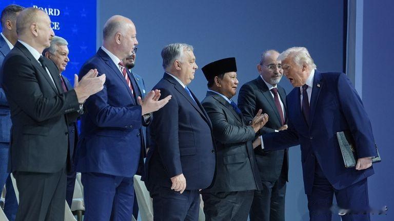 特朗普：这让我倍有面子
今天凌晨，在达沃斯论坛现场，美国总统特朗普与和平委员会会