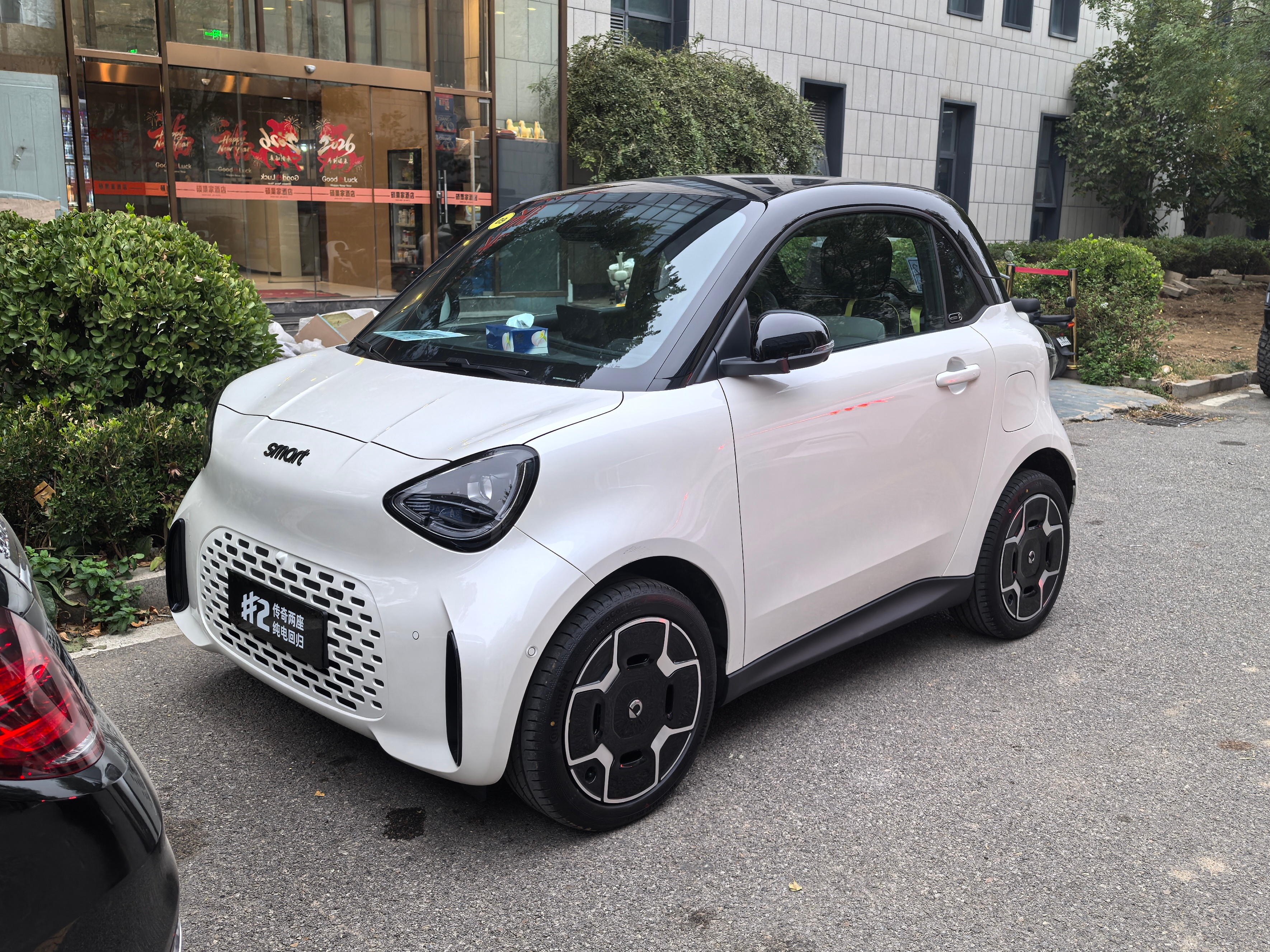 新车 SMART 2号真的非常小 还有就是这车千万别买白色 看不出漆面质感来 一