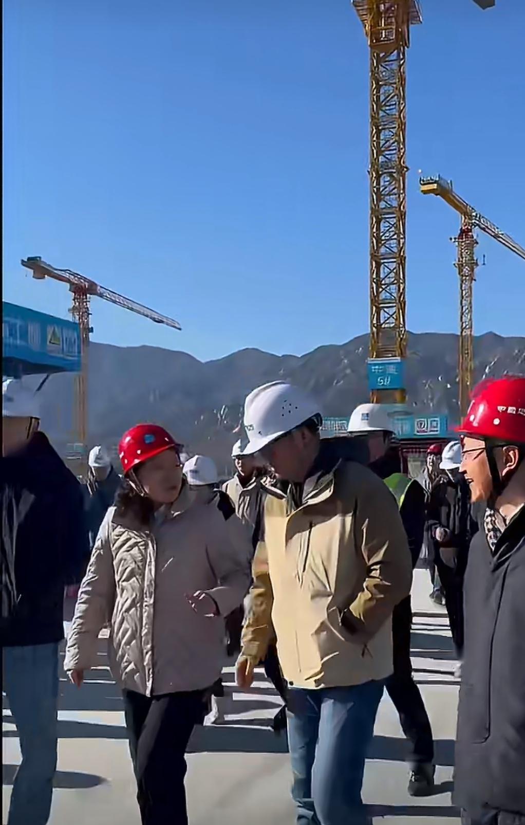 俞敏洪考察新东方+东方甄选22万平方米总部项目

12 月 31 日，新东方创始