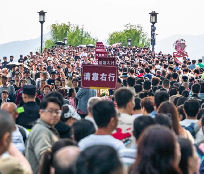 五一消费大变局，为什么年轻人都开始不乱花钱了？

今年五一的消费实情已经公布了，
