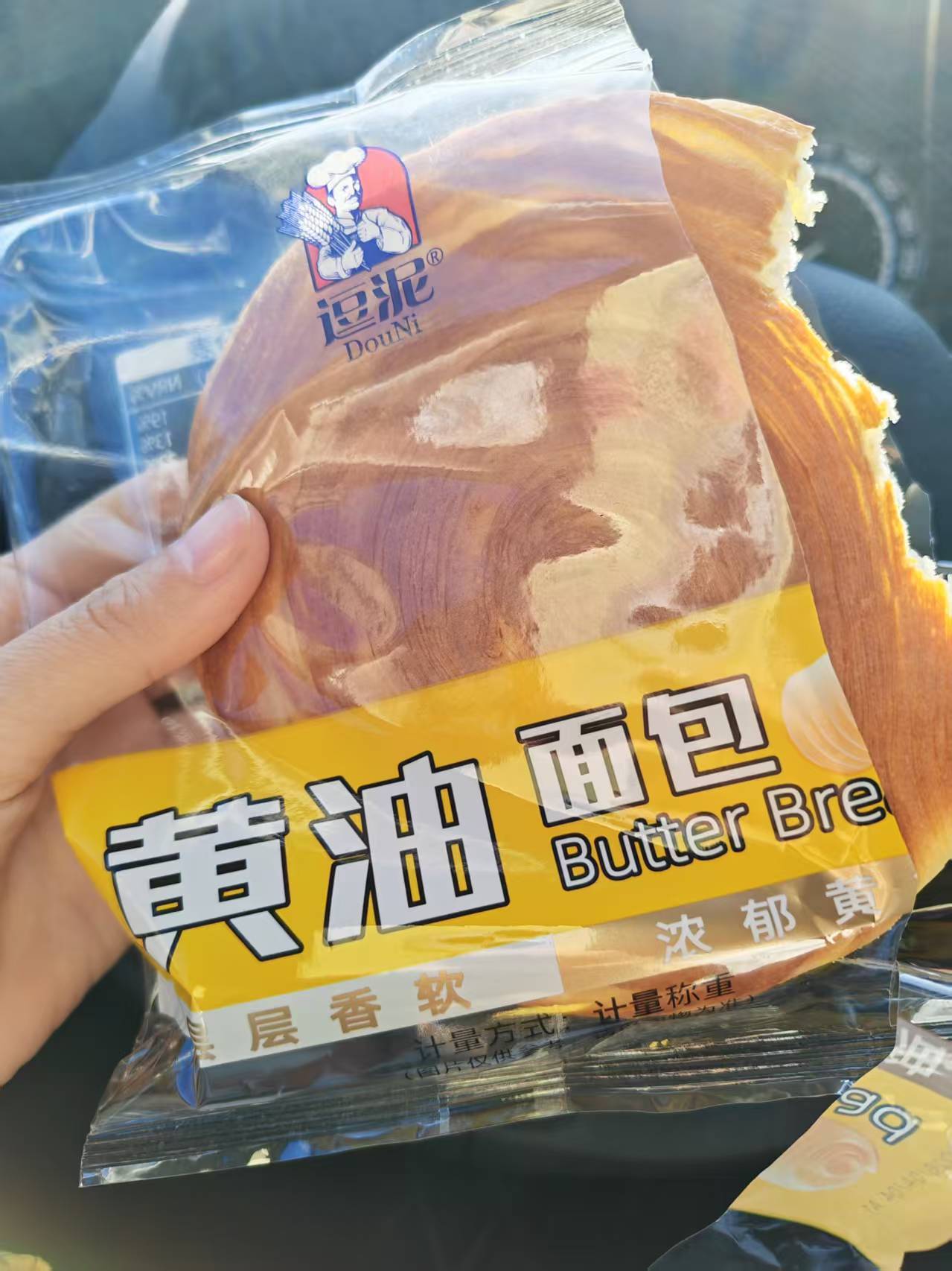 好想来测评逗泥黄油面包&爱乡亲唱片面包，逗泥味道淡淡的，爱乡亲奶香味浓郁较甜推荐