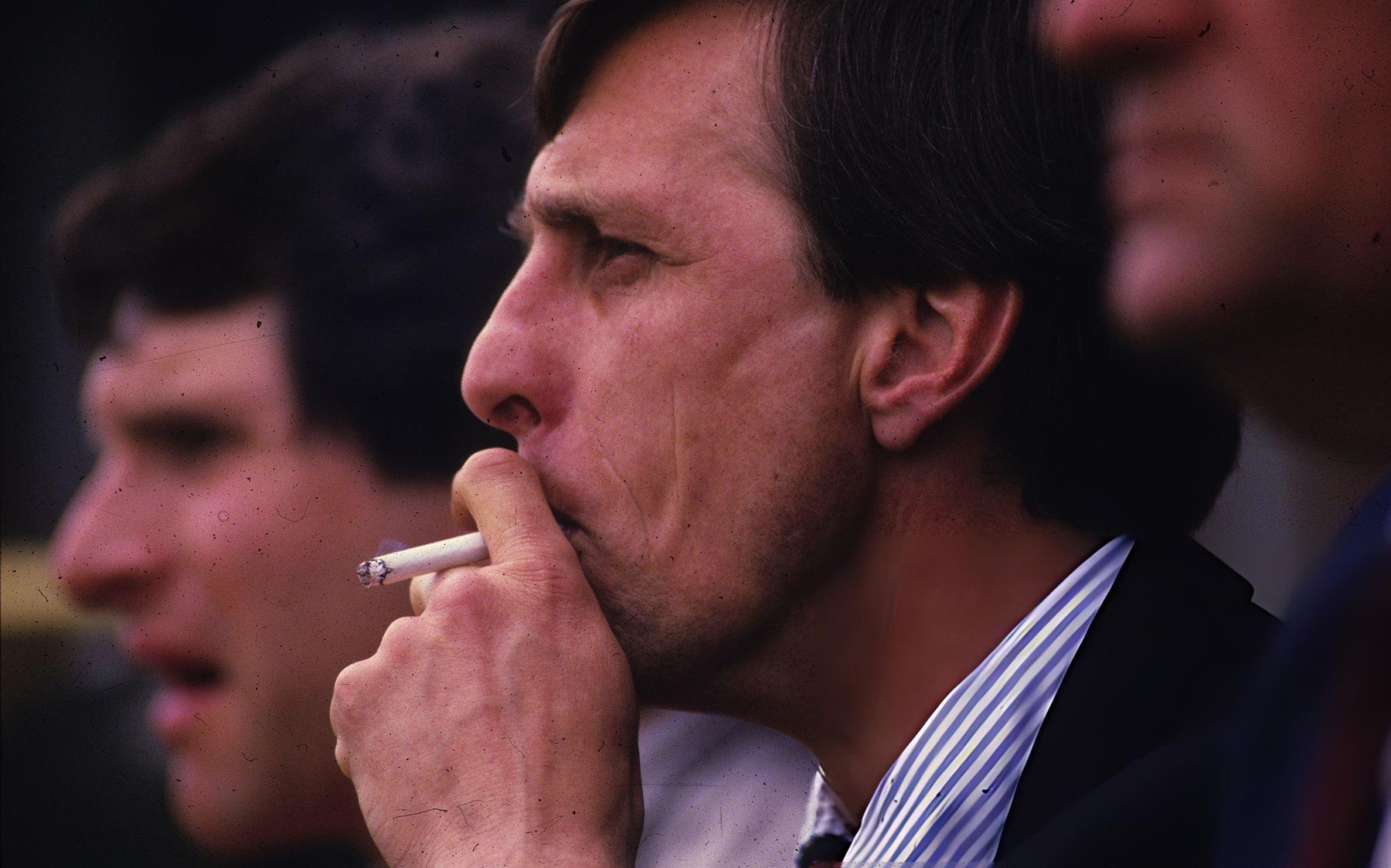 每体：“任何对为巴塞罗那效力心存疑虑的人，都不用再为我们效力了。” 德罗做出决定