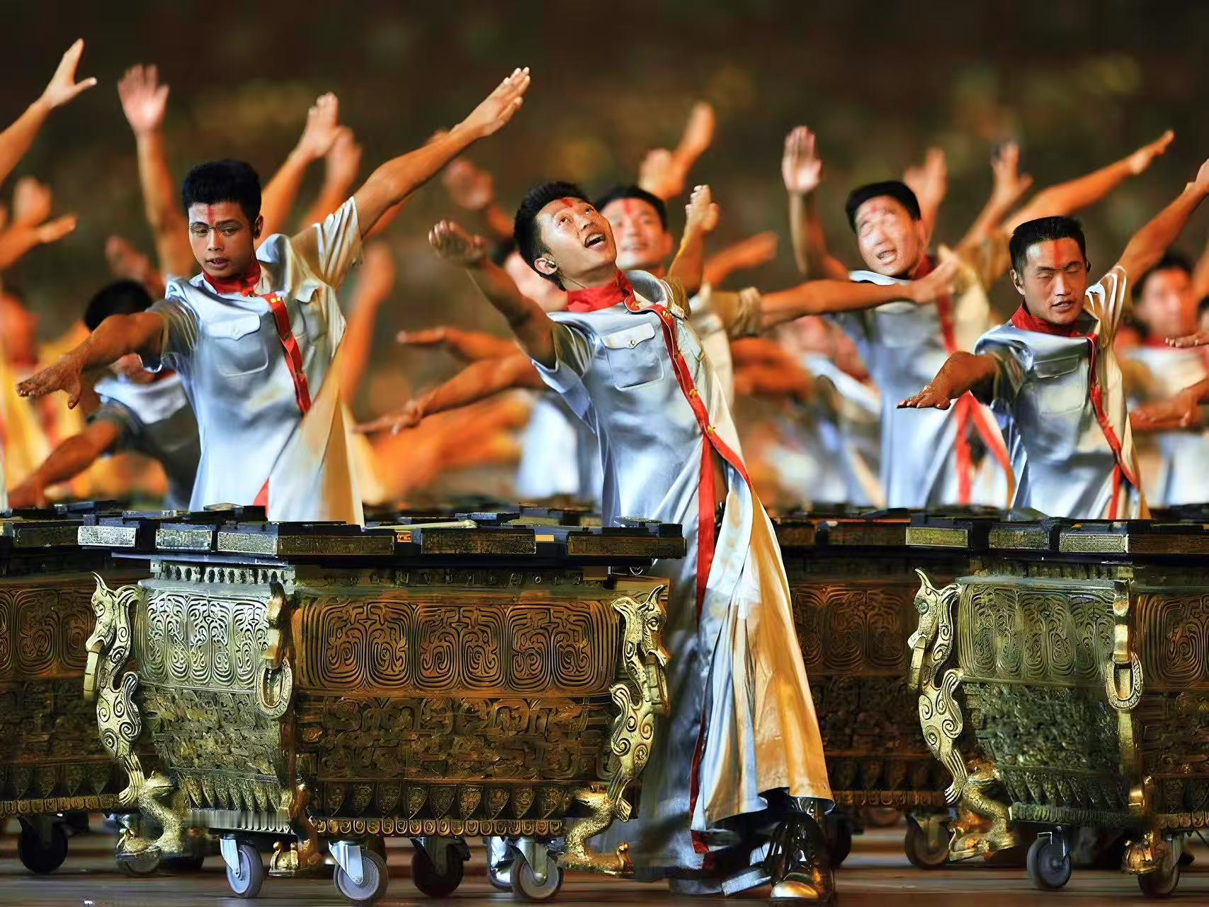 开幕还得看张艺谋 卷轴展开的何止是画面，是一个民族的胸襟。张艺谋的中式美学，骨子