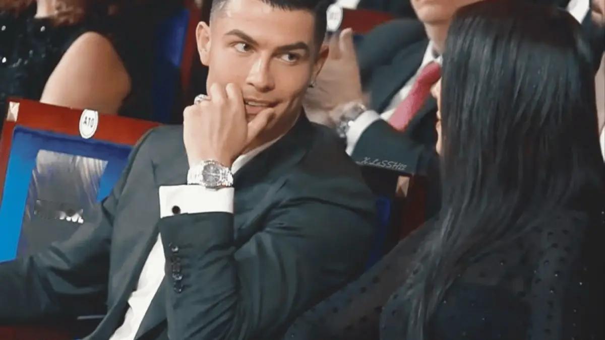 据《马卡报》报道，早前，葡萄牙球星C罗出席了环球足球奖颁奖典礼现场时，佩戴了一款