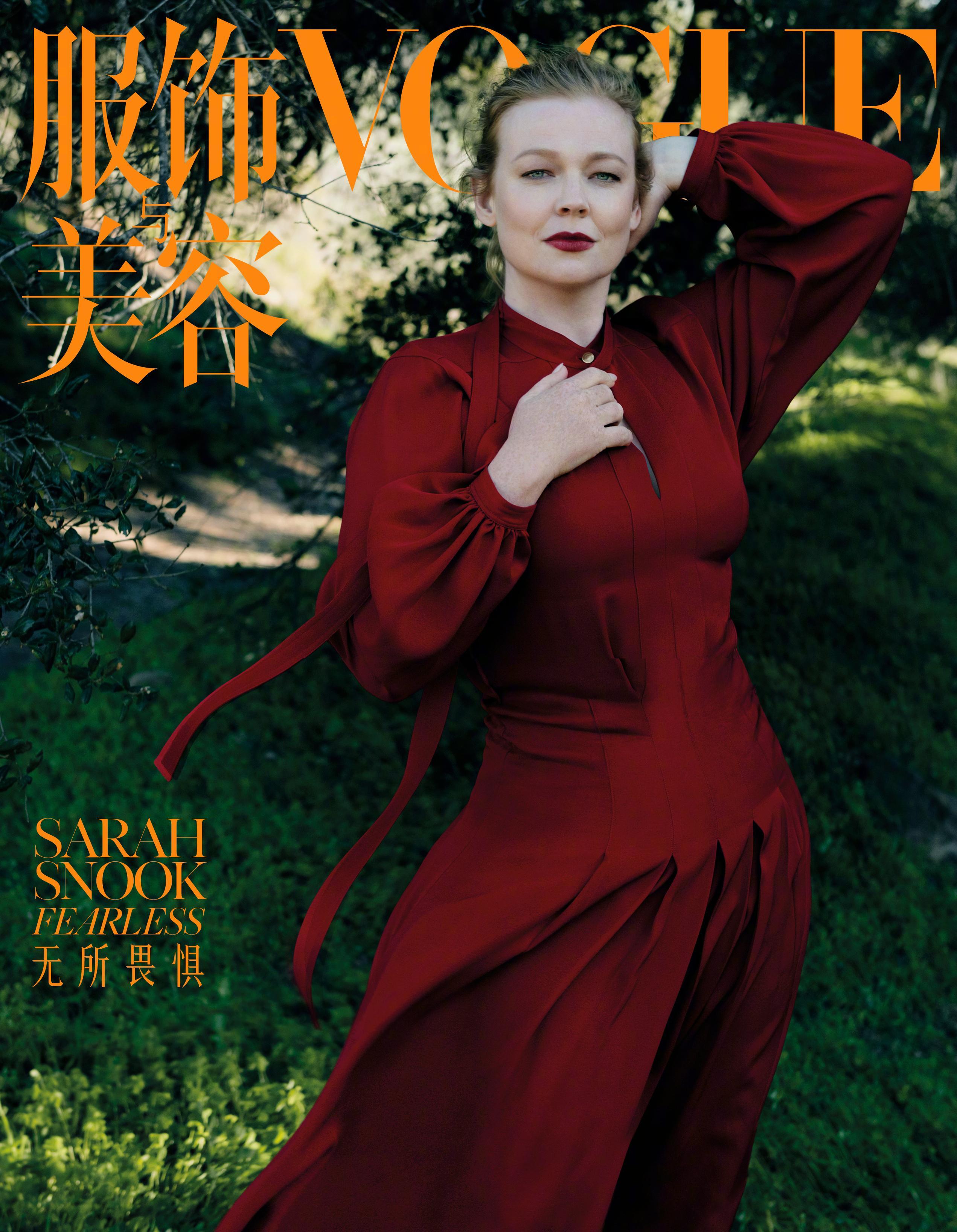 啊 …  好意外的人选 ，澳大利亚女演员 Sarah Snook 登上了 VOG