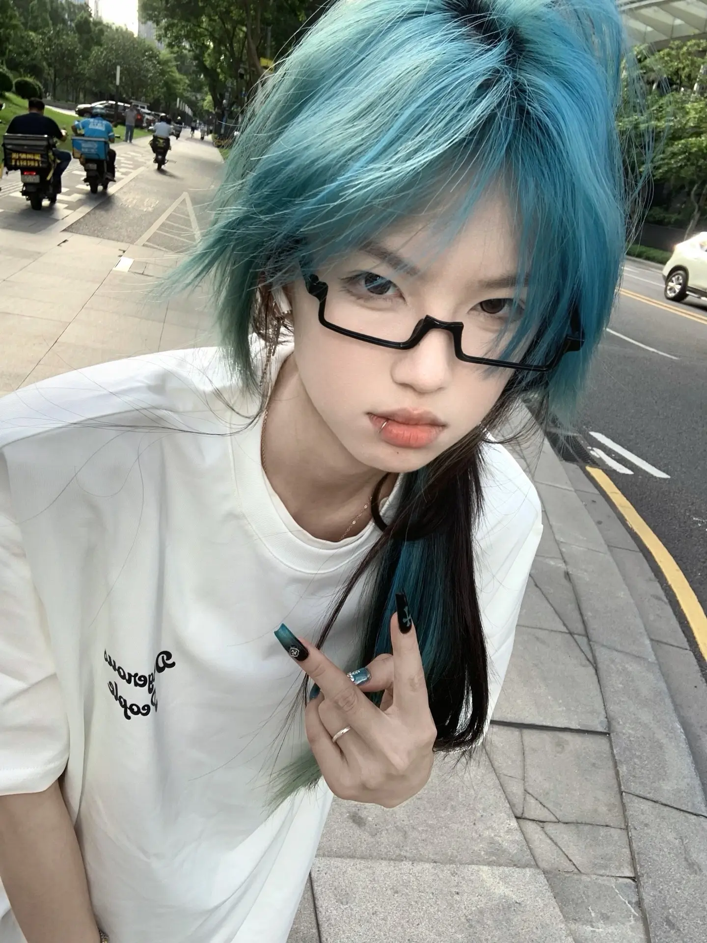 嗯哼哼。