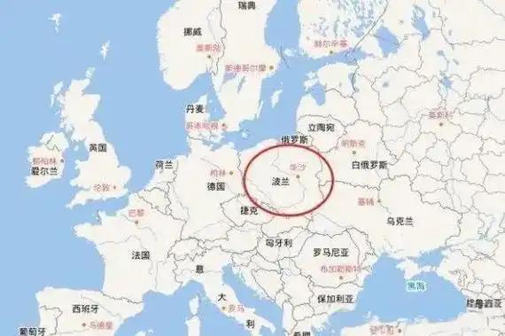 终于看懂波兰社会为何始终对俄罗斯心存敌意，因为当地流传着这样一句话：“被德国占领