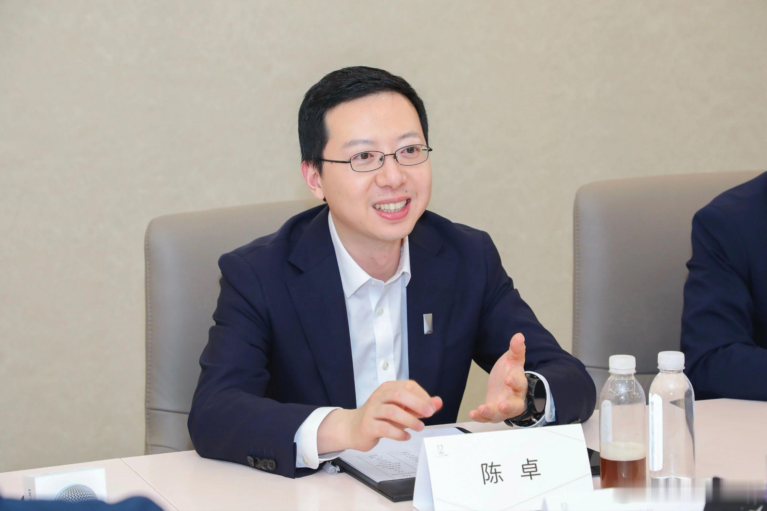 长安汽车两名高管升任副总裁新车情报局 日前，长安汽车发布公告称，公司董事会同意聘