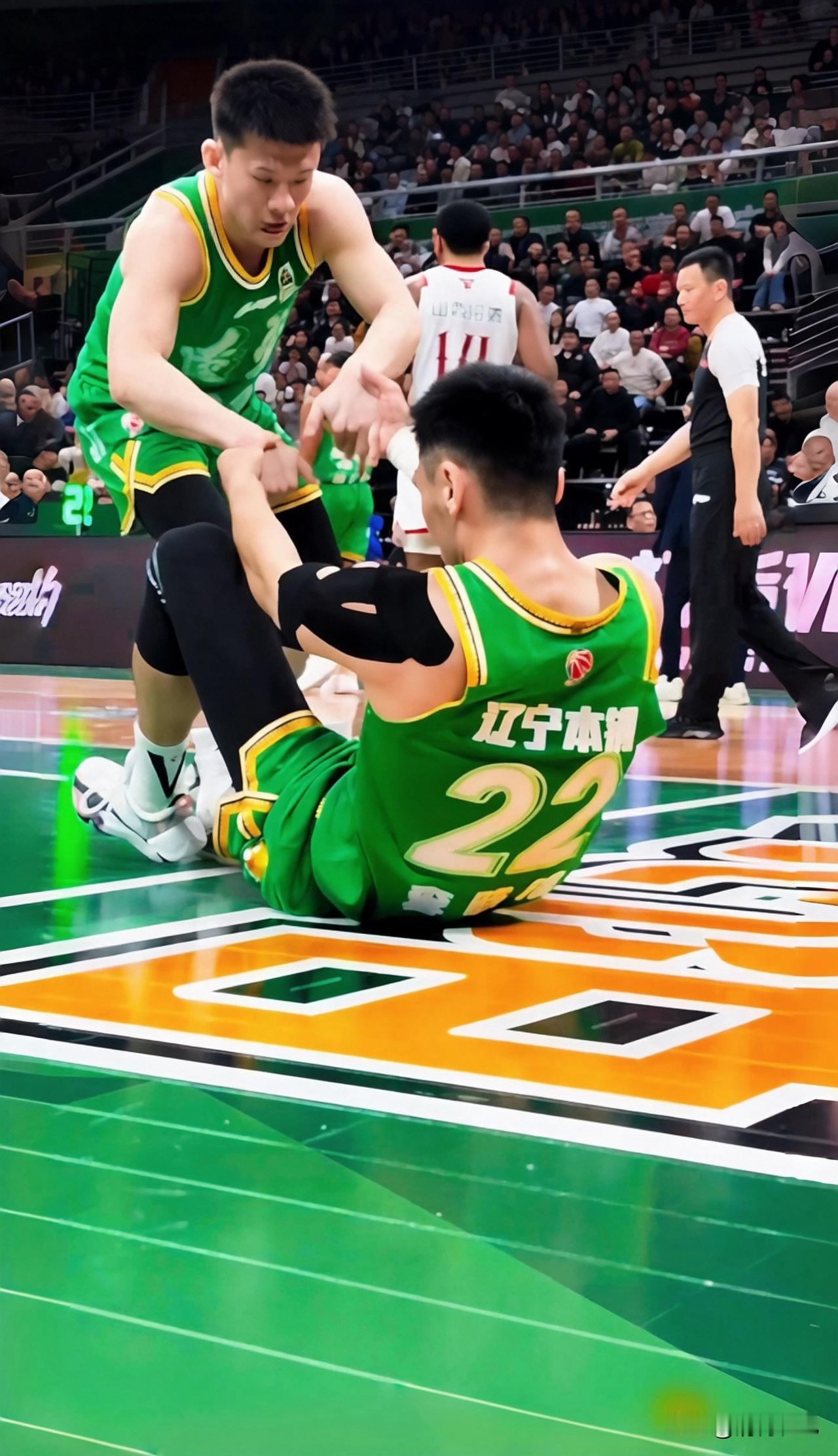 辽篮，铁血老将，李晓旭，守内线、稳军心，撑起辽篮底气，从少年登场到王朝功勋，二十