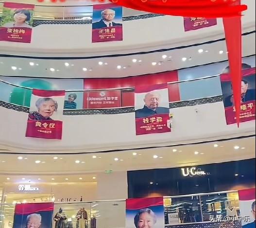 近日，河南鹤壁一商场和江苏连云港万达广场主动让出寸土寸金的黄金广告C位，撤下商业