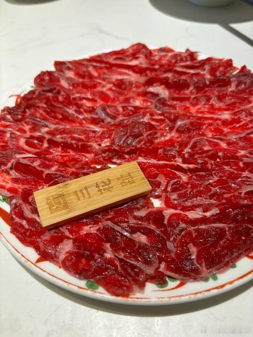 吃火锅必不可少的三样菜 牛肉，香菜，豌豆尖 