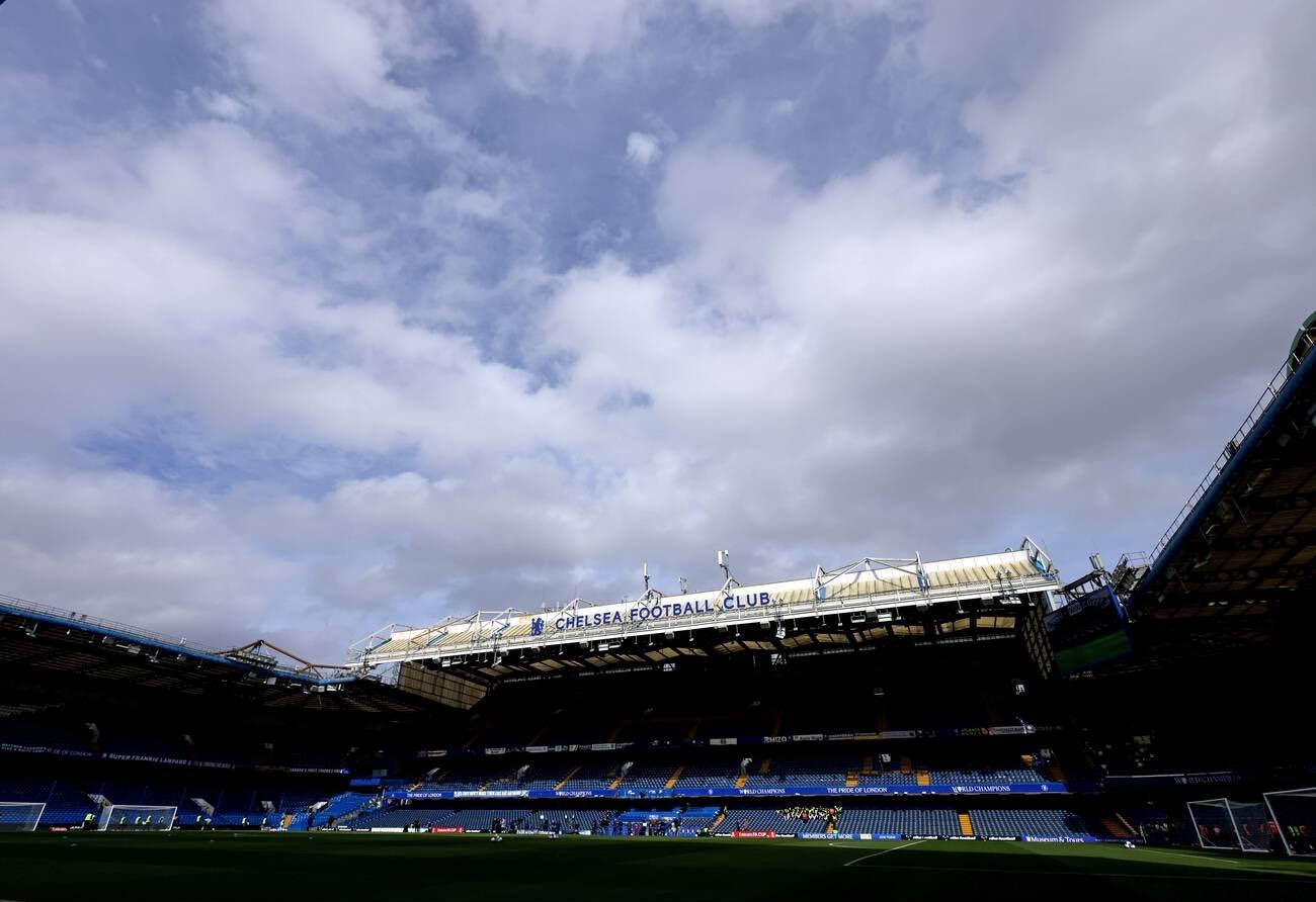 私下里，切尔西已向库库雷利亚和里斯·詹姆斯保证，球队将在中后卫、中场中路以及进攻