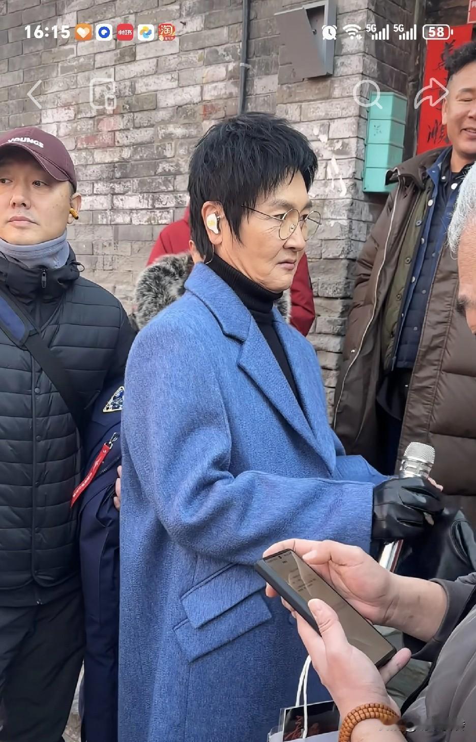 都说男人的一半是女人，我不理解是啥意思，今天看到一个网友发的歌星孙楠参加活动的视