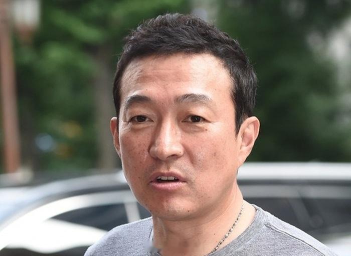 【演员李在龙在酒驾发生事故后逃逸】李在龙被指控于3月6日晚上11时左右，在首尔江
