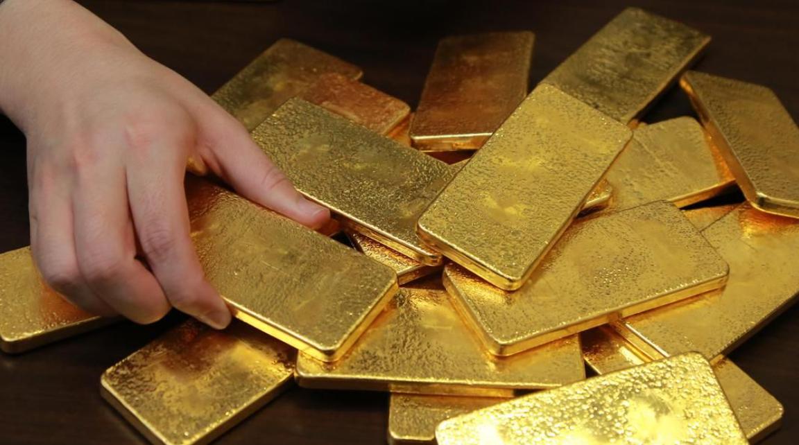 特朗普谈判逼近，避险需求不断被提升，金价全周上涨1.79%。
 
从《新加坡联合