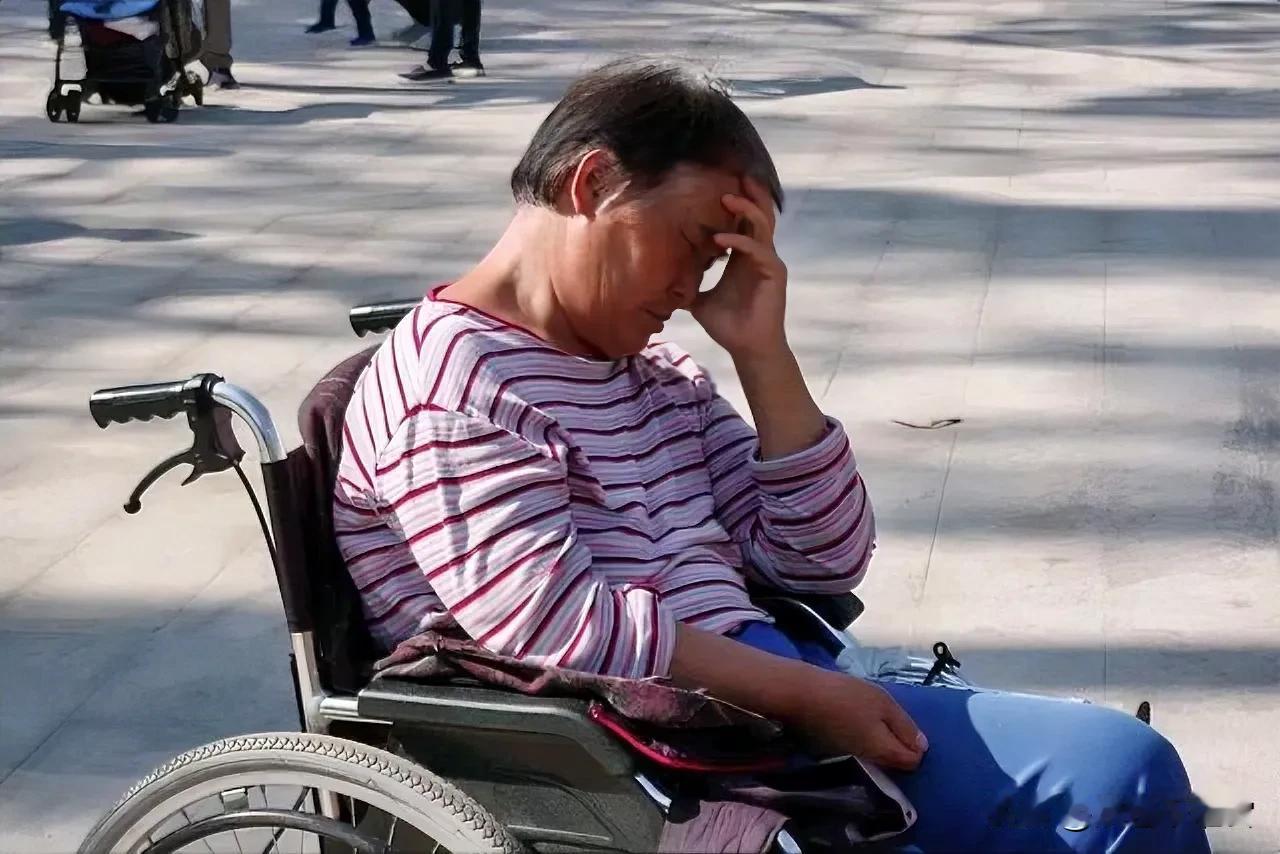公爹瘫痪了，住院期间一直是我和大嫂照顾，两个大姑姐就去了一次，出院后，两个大姑姐