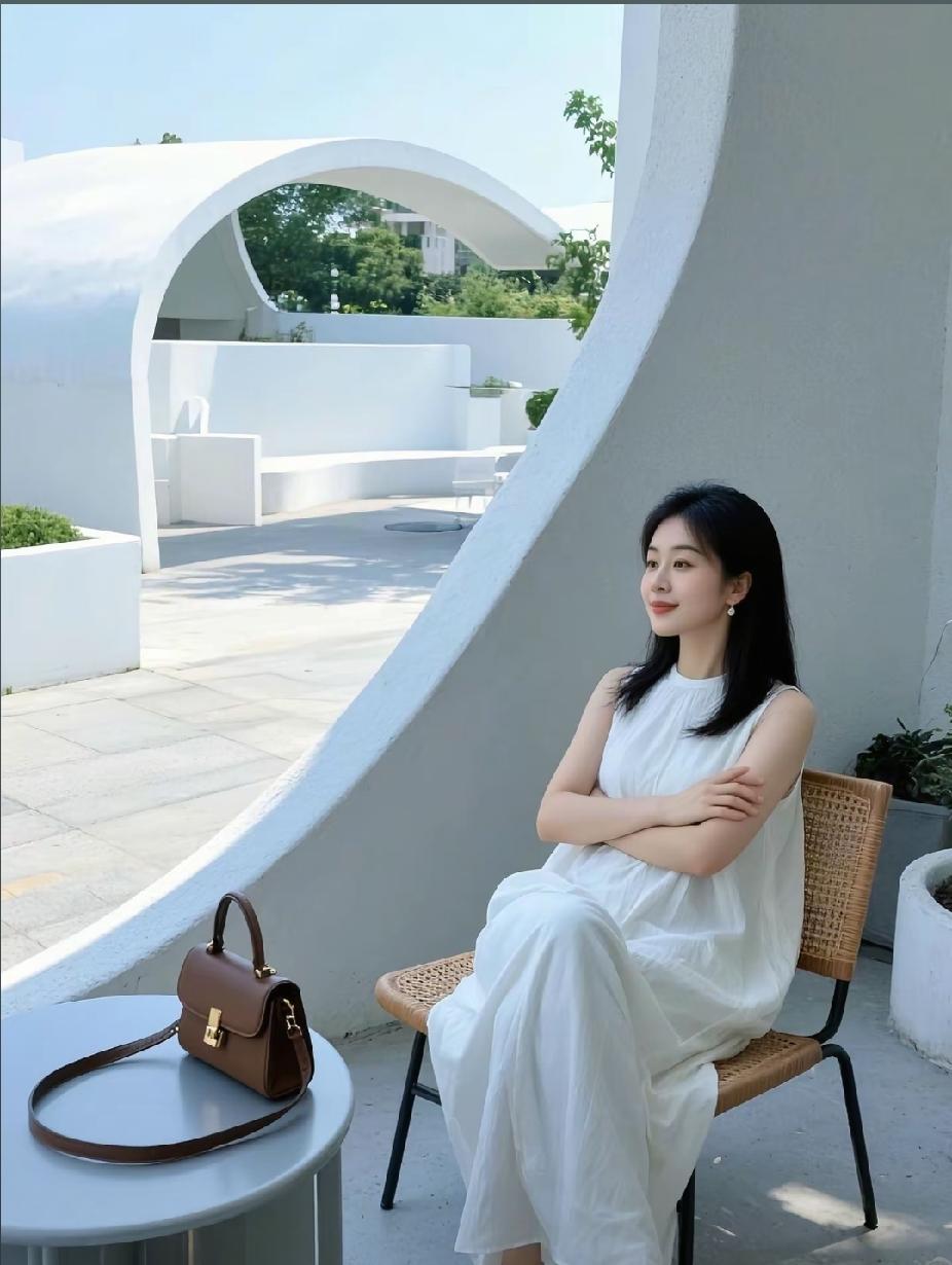 突然就想明白了
结婚真正的意义
就干三件事
 
1. 对抗全世界
2. 使劲赚钱