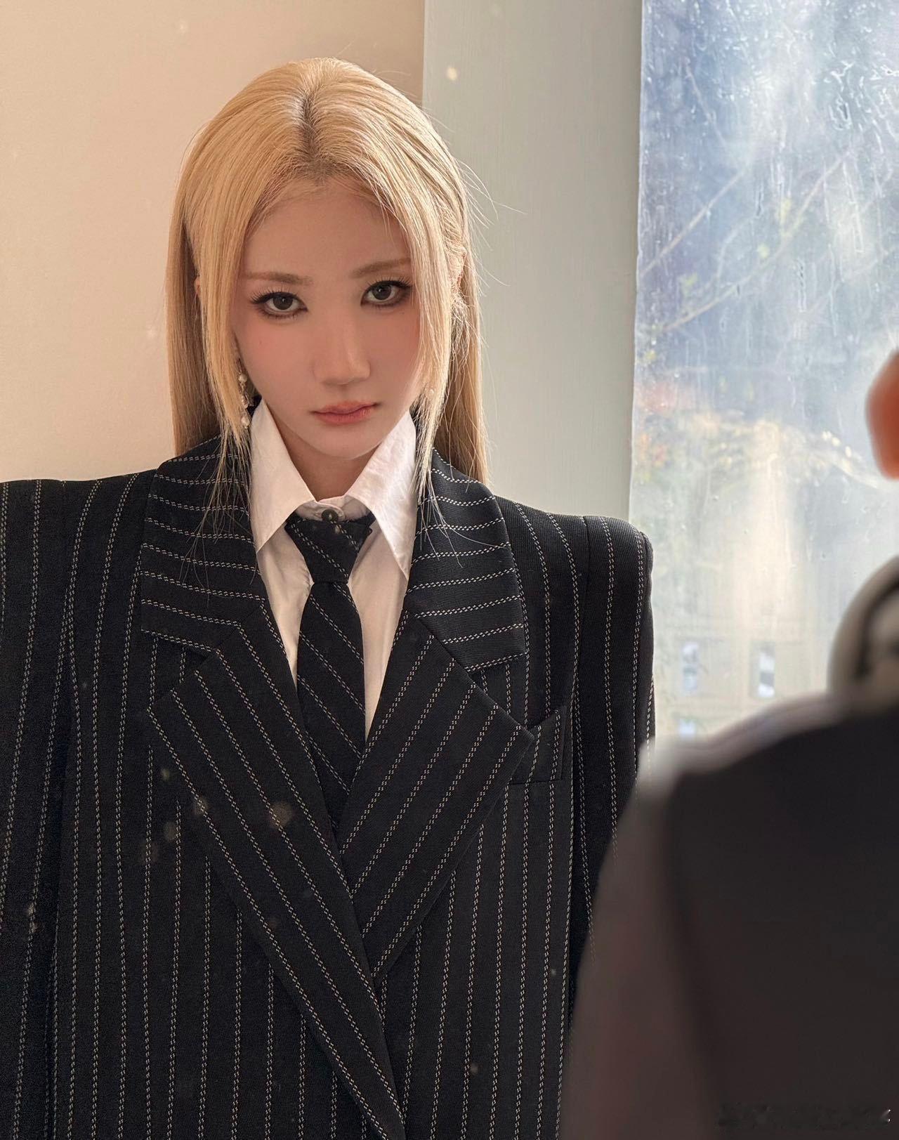 乃万戏腔乃万第五张新专《Selves们》真绝！15首歌融合流行、说唱、国风，多元