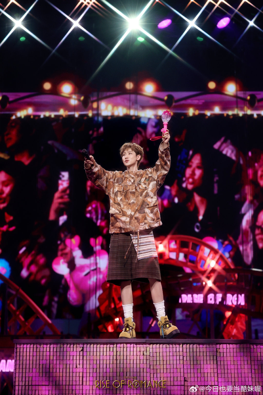 汪苏泷演唱会秒变运动会别人演唱会站着唱，汪苏泷演唱会跑着唱！满场飞奔只为给每个区