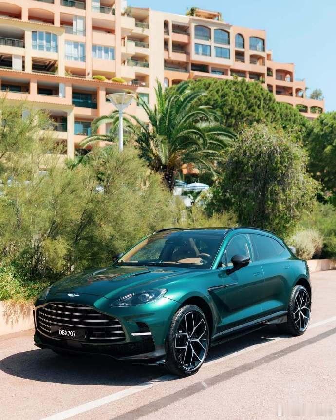阿斯顿马丁DBX707 孔雀石绿，喜欢吗？