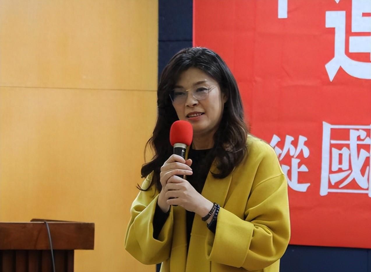 近日，郑丽文在政论节目上一句话炸裂开场——只要国民党在2028年重新执政，她就要