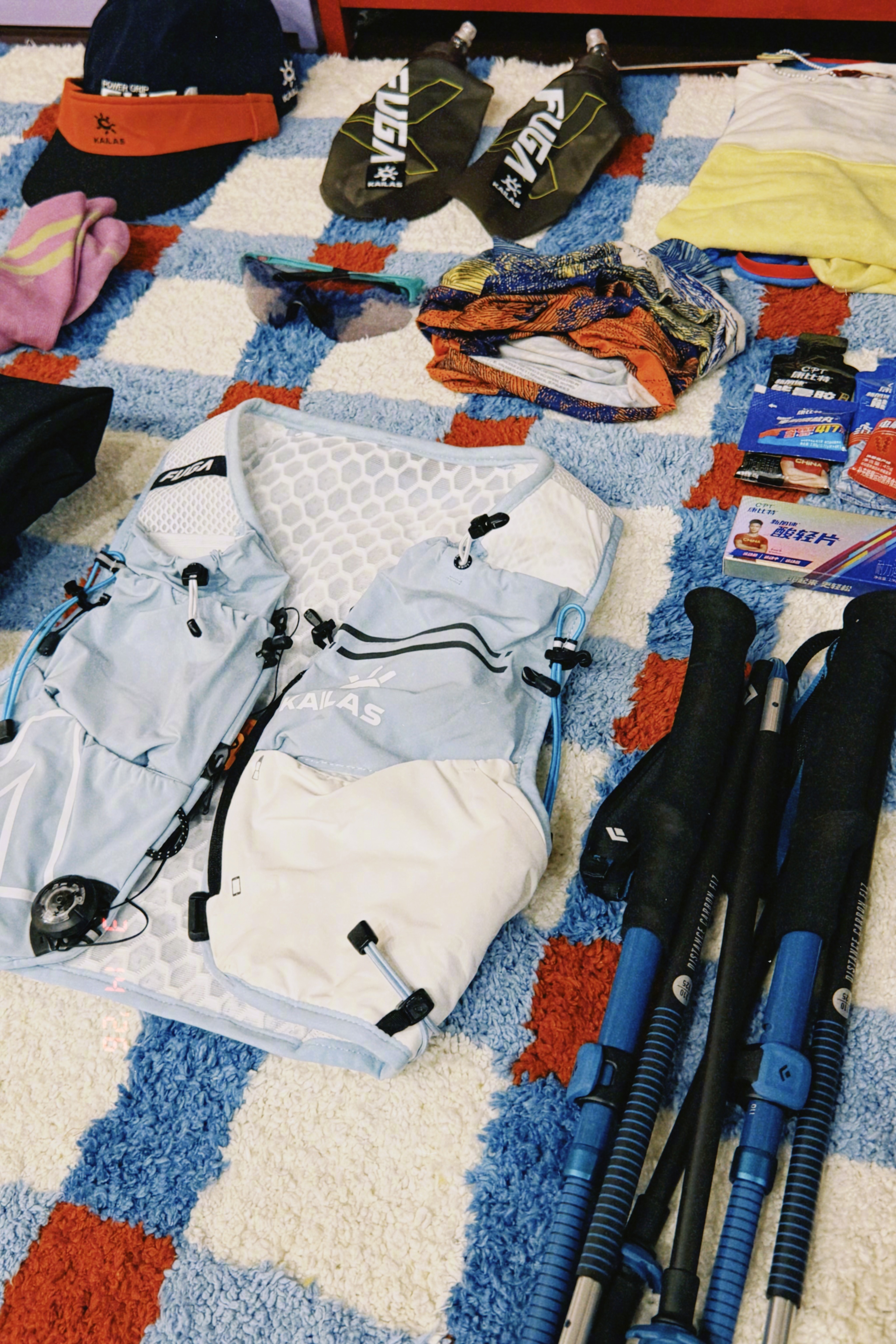 明早比赛，2个小时前我才发现！这个短短10公里的越野 竟然强制装备要穿冲锋衣而我