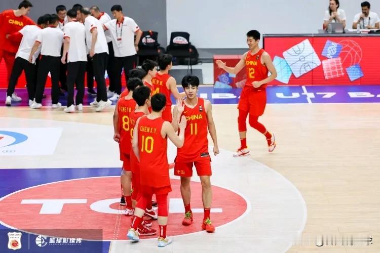 中国U17男篮在今晚进行的世青赛排位战最后一场比赛中以105-101击败几内亚男
