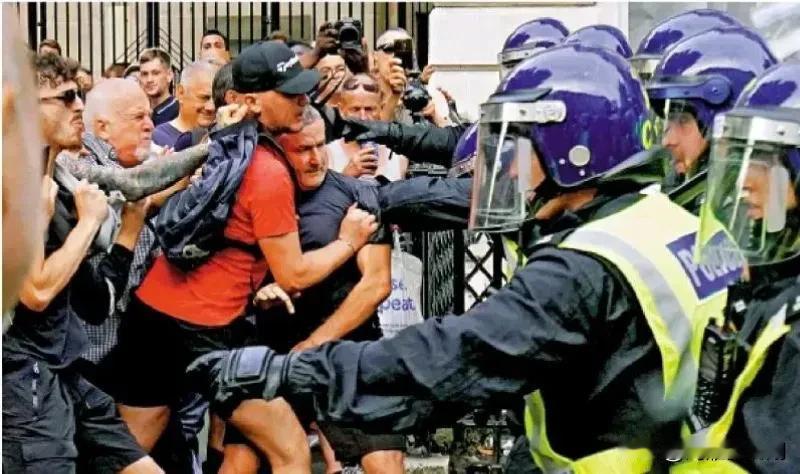 英国媒体：马斯克发动了对英国的颜色革命

英国广播公司（BBC）发文称，英国的大