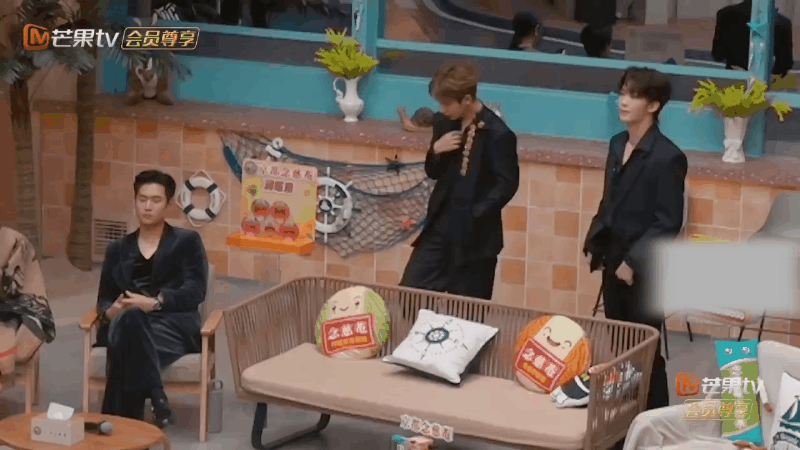 声生不息汪苏泷给周兴哲录歌手VCR 声生不息 汪苏泷这波操作太秀了，歌手推荐官的