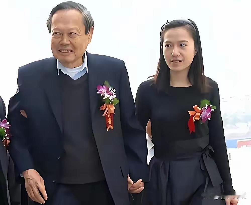 杨振宁逝世后，翁帆把他的书房收拾得整整齐齐，翁帆的抉择，在爱情与自由之间

杨振