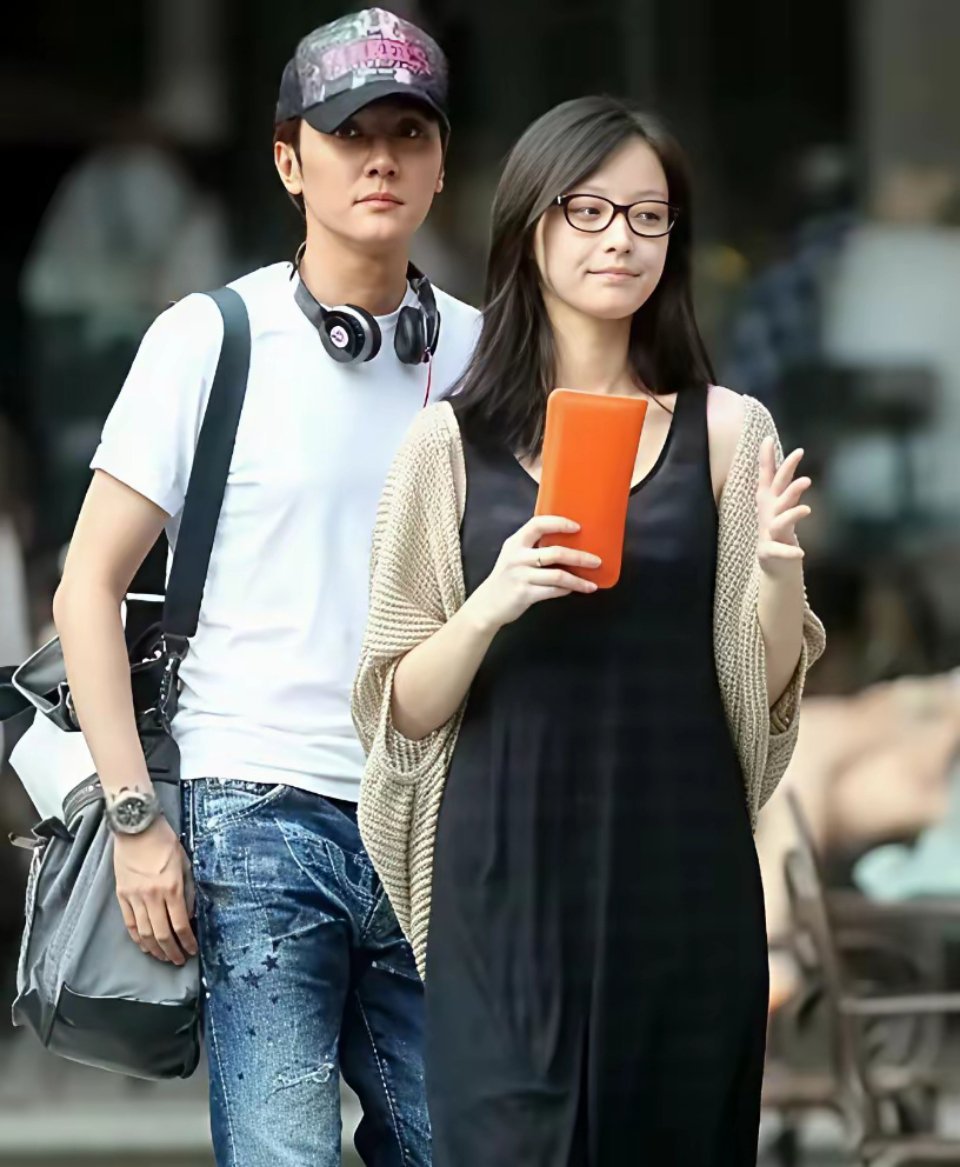 倪妮和冯绍峰年轻时，冯绍峰老帅了 