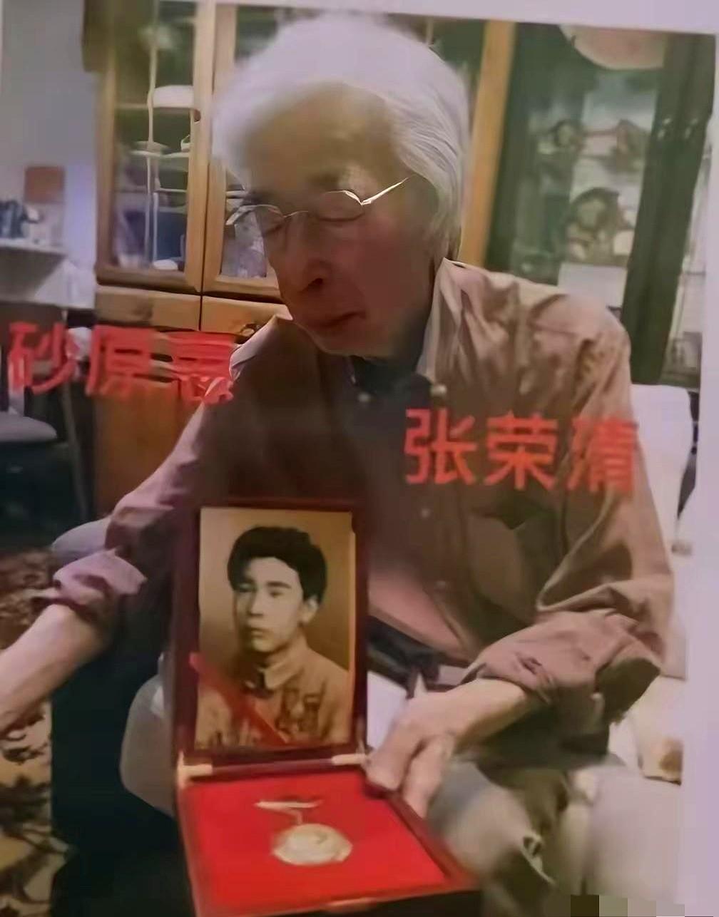 “日本人穿上解放军军装，到底是背叛还是救赎？”
砂原惠用假身份混进部队，不是想搞