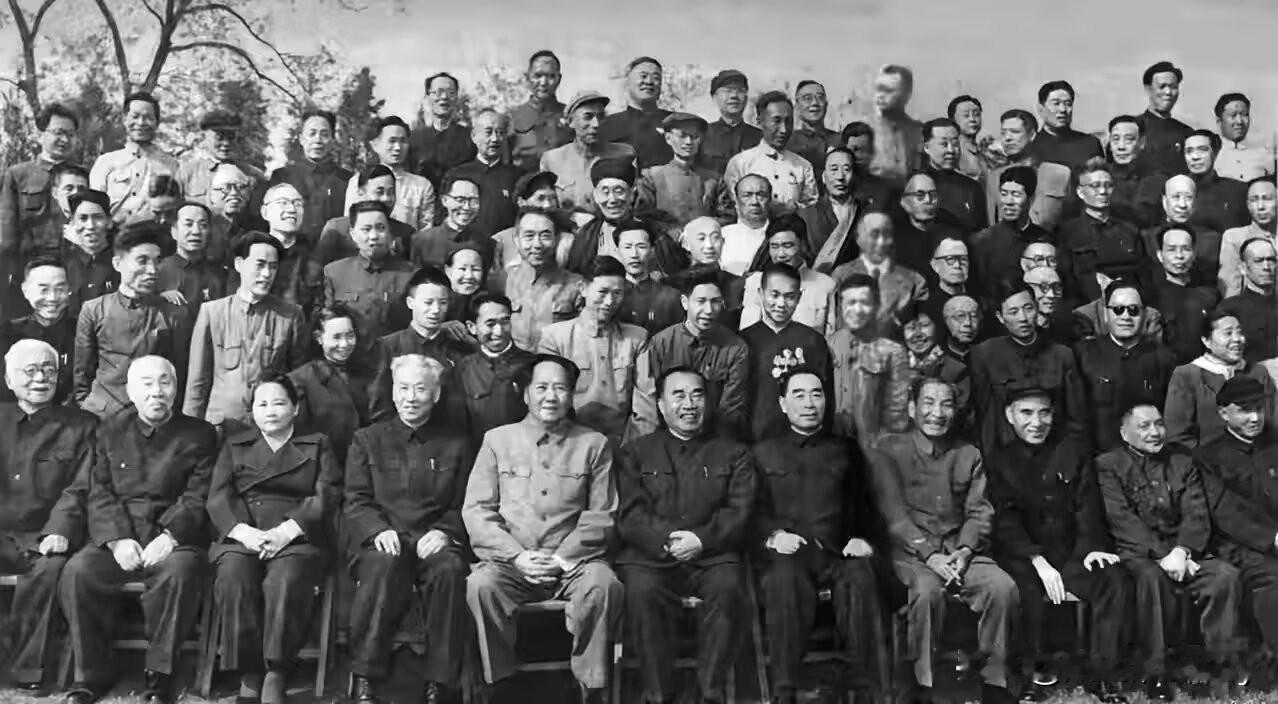 这上面的人物，除了我们60、70、80后还能清晰地认出他们，估计现在很多00后已