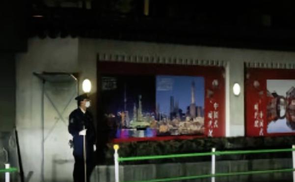 日本媒体坐实了闯入中国大使馆不法男子的身份，该男子今年二十多岁，是日本陆上自卫队