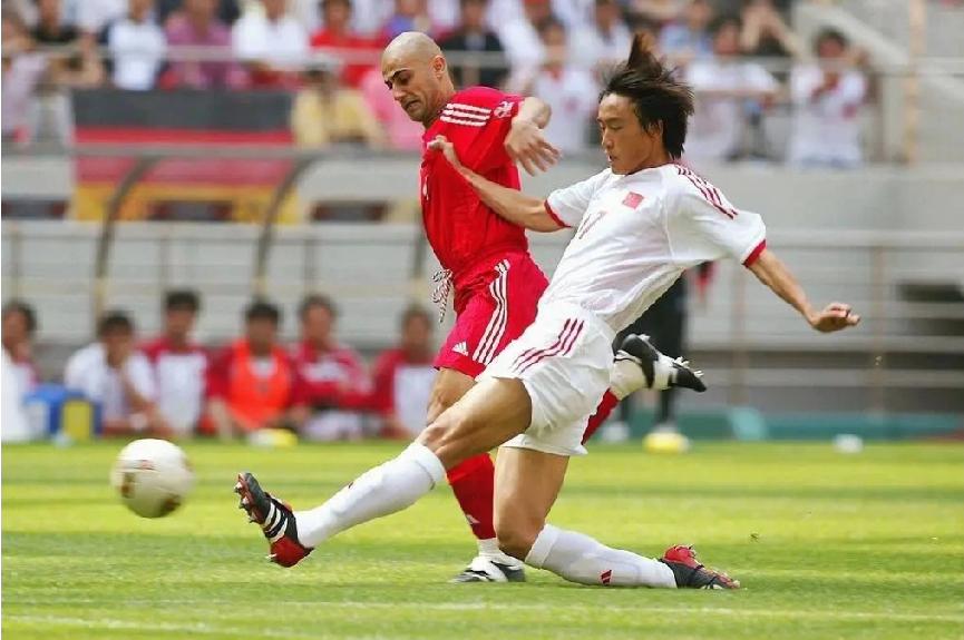 韩媒都喊“超级惊喜”了，可中国球迷心里最响的惊雷，还是21年前那声哨响！

你敢