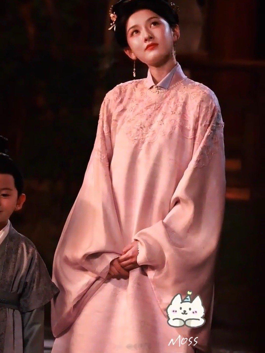 宋祖儿表妹万福甄嘉芙带娃路透又一次get到宋祖儿的可塑性了呐，宋祖儿在电视剧《表