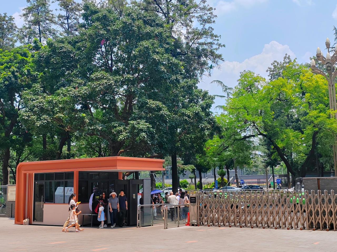成都2026高温分3个阶段，分短期降温、盛夏热浪、彻底凉快三个时间点
 
一、本