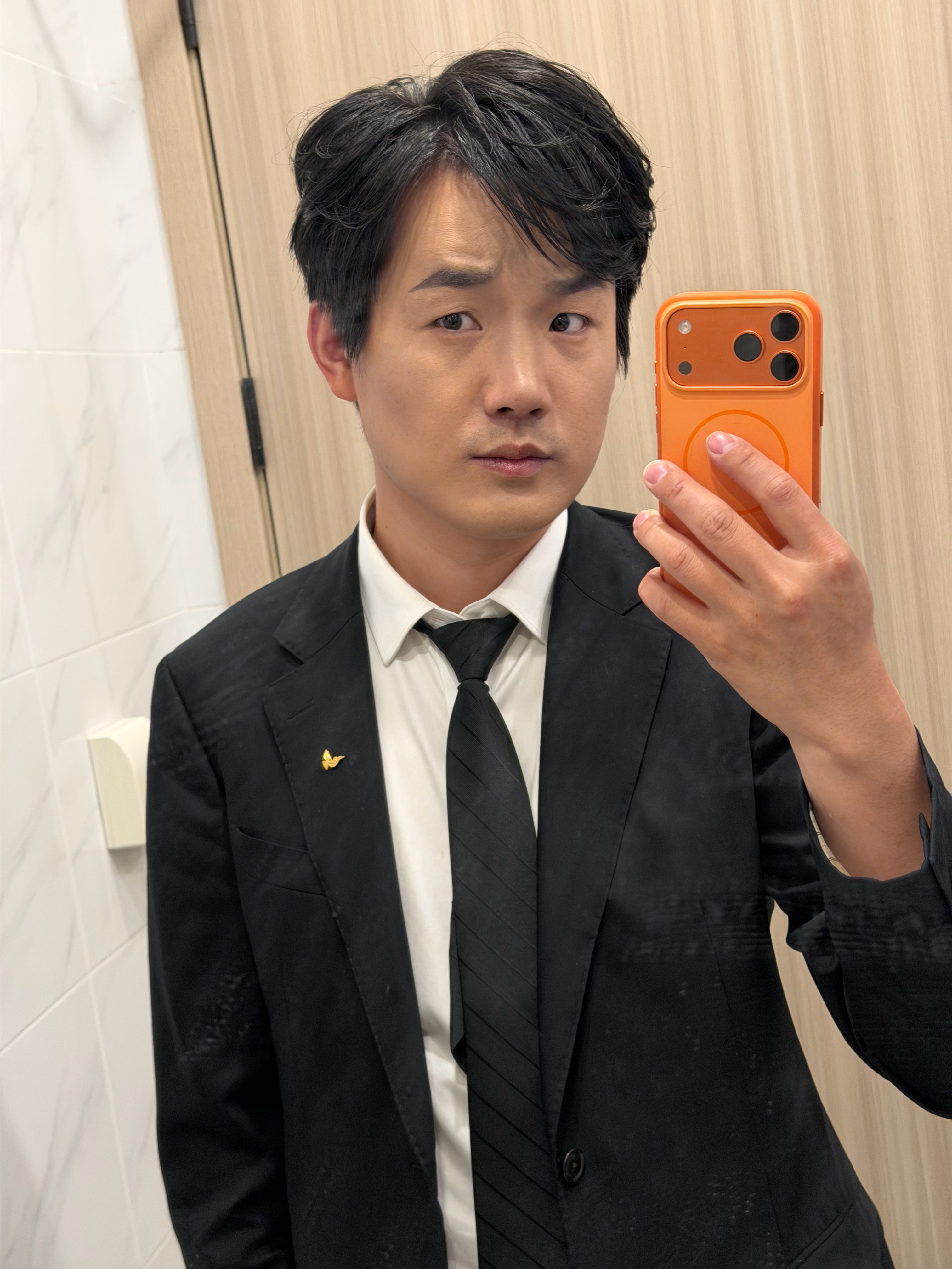 买个西装700元，店家说是羊毛西装，要干洗不能手洗，可是干洗是1次费用是60元，