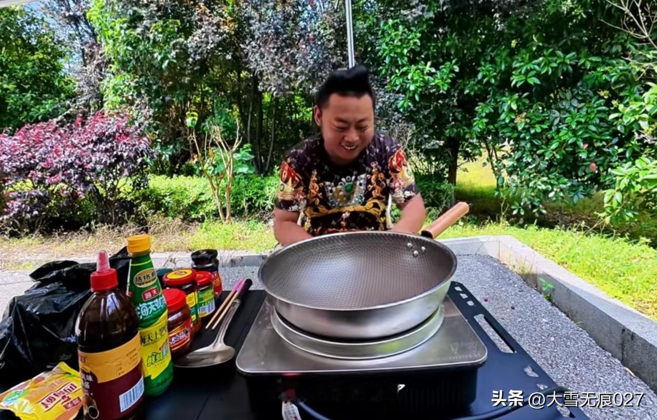 这俩货越来越像了！