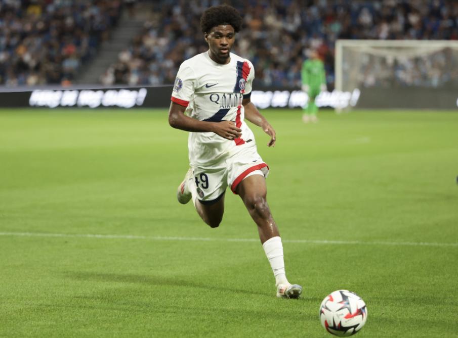 非洲杯决赛，17岁姆巴耶（即将年满18岁）为塞内加尔替补出场，塞内加尔加时赛1-