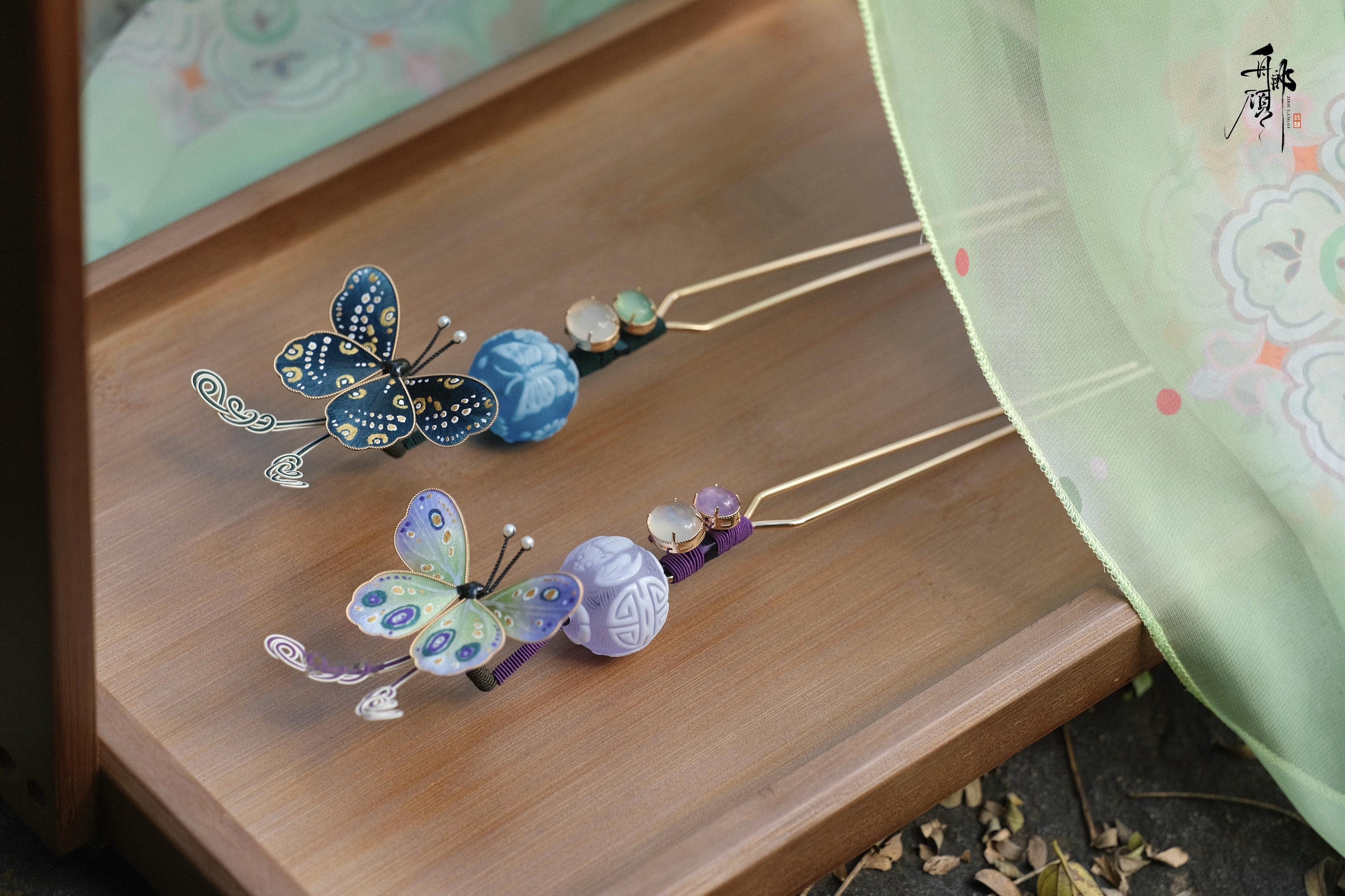 不知道，反正我的发钗很曼妙。