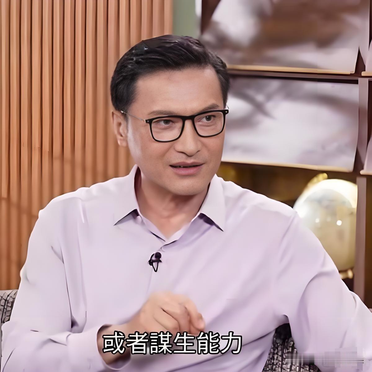陈锦鸿说：“我儿子今年19岁了，长的比我高。他英语说的很好，普通话也说的很好，广