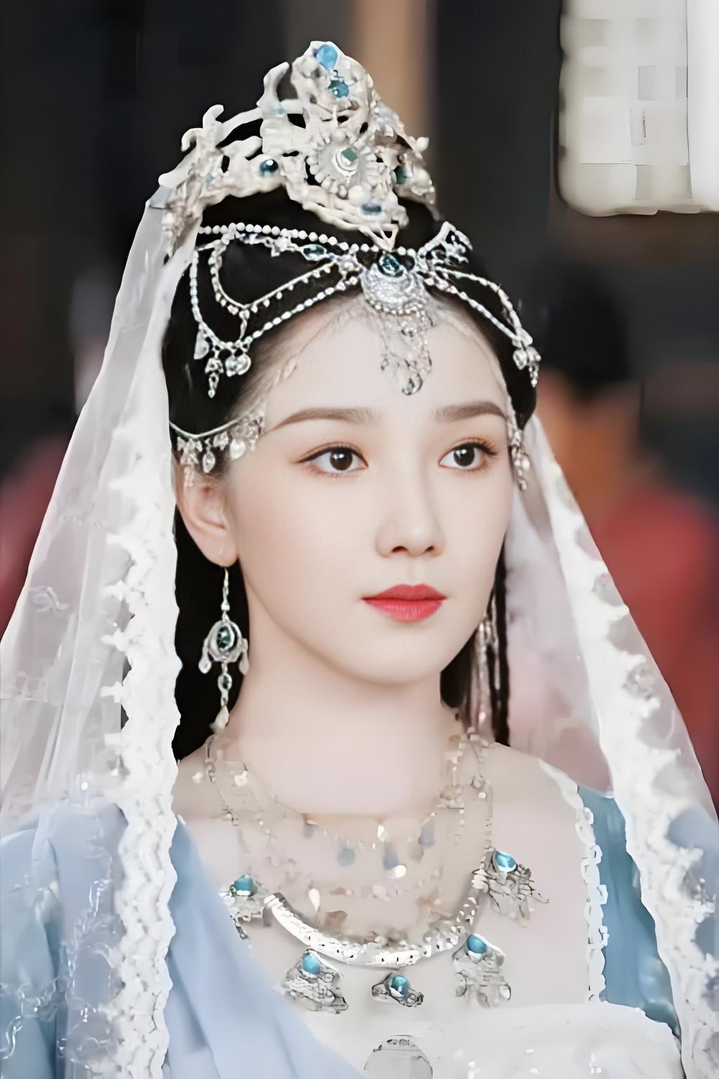 《四方馆》里这个异域公主，一出场就秒杀女主。

不管是颜值还是演技，都比女主好。