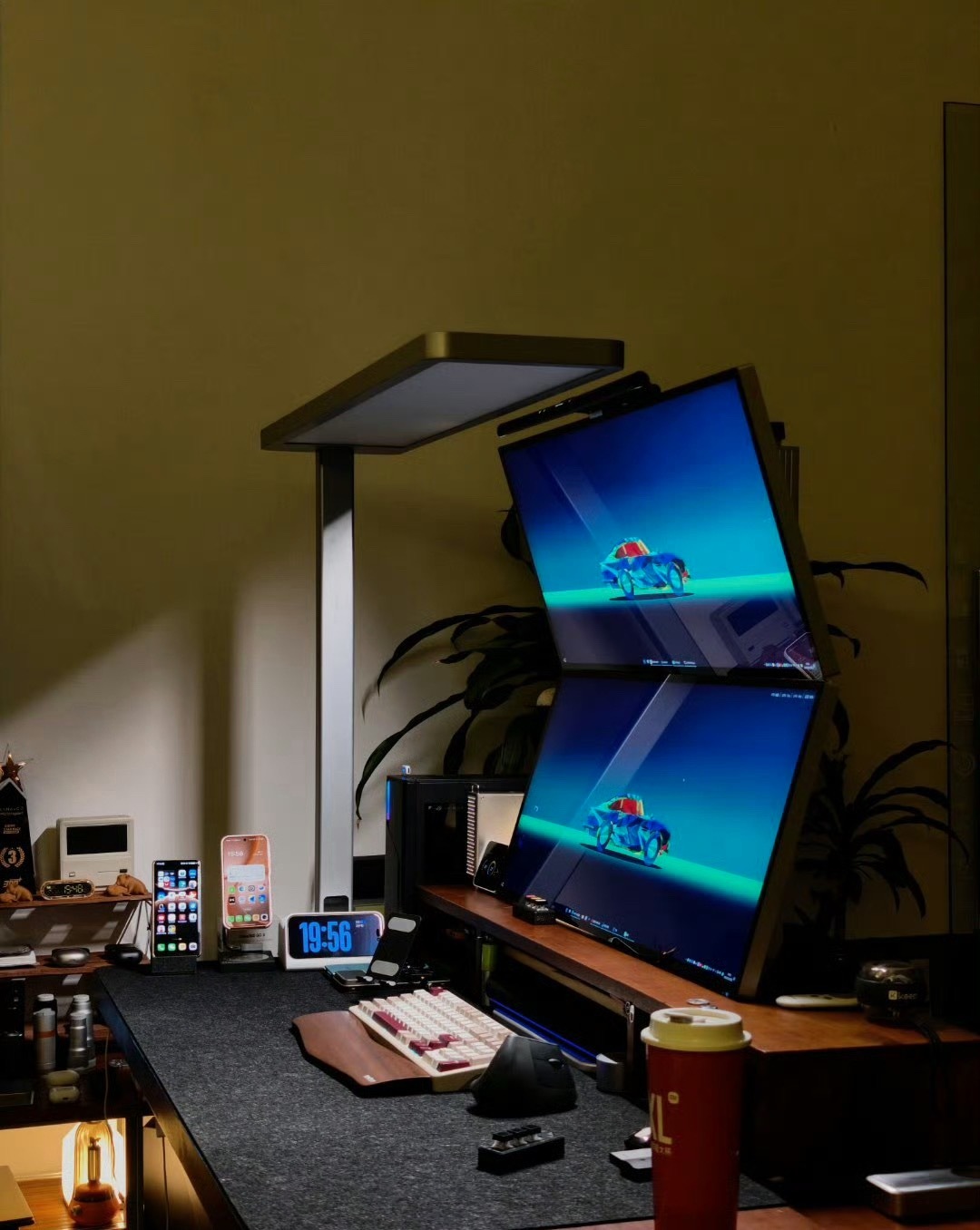 上下双屏，感受一下，确实比较爽