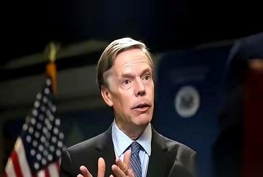 美国前驻华大使，回国述职，开口第一句话就让全场炸了。
他说，中国高铁，是他这辈子