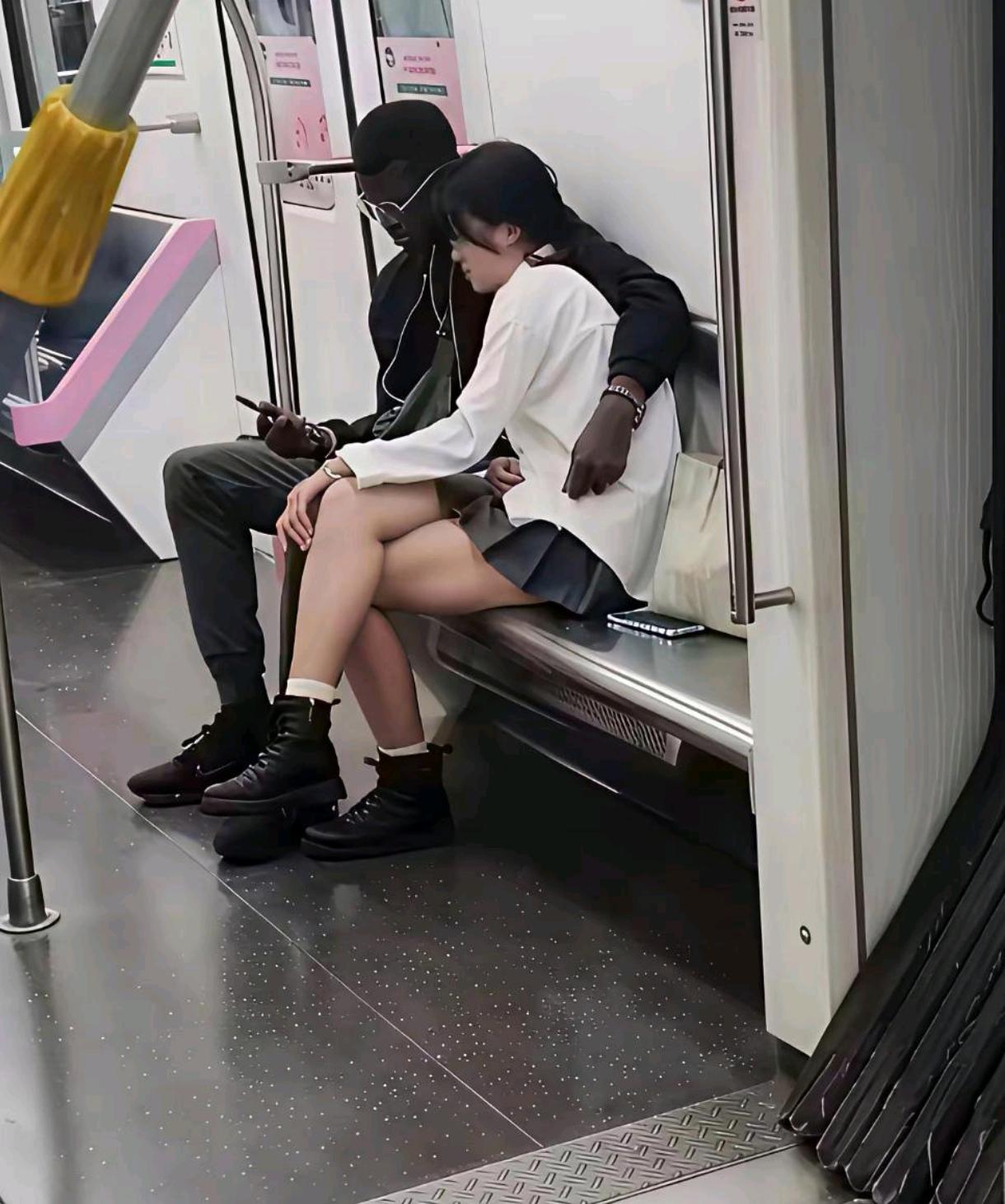 现在单身小伙这么多，为什么还要找外国人