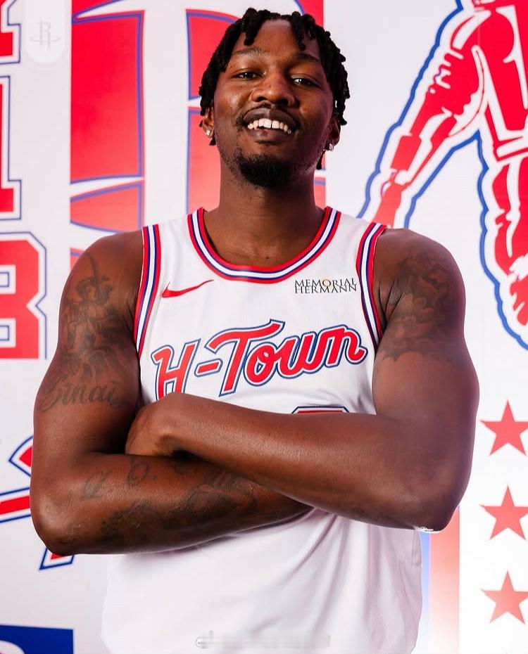 乌度卡谈芬尼-史密斯：“芬尼-史密斯的智商、沟通能力、韧性等方面，你能在比赛里看