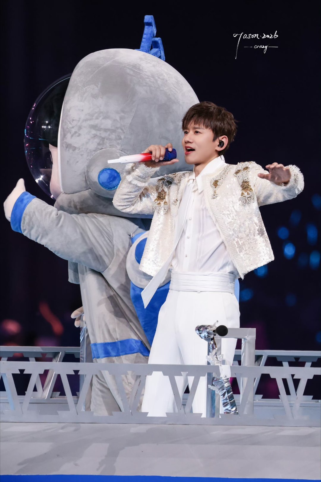 和张杰一起打卡春天里的中国跟着张杰赴一场春日之约，走遍大好河山，把春色与歌声都装